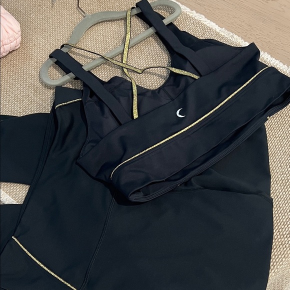 Zyia Set - Black Gilded Light n Tight Set (Bra (large) and Leggings (6-8)) - Picture 11 of 11